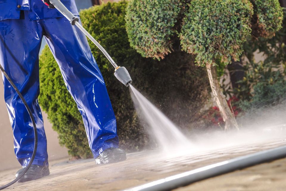 Pressure washing pavestone