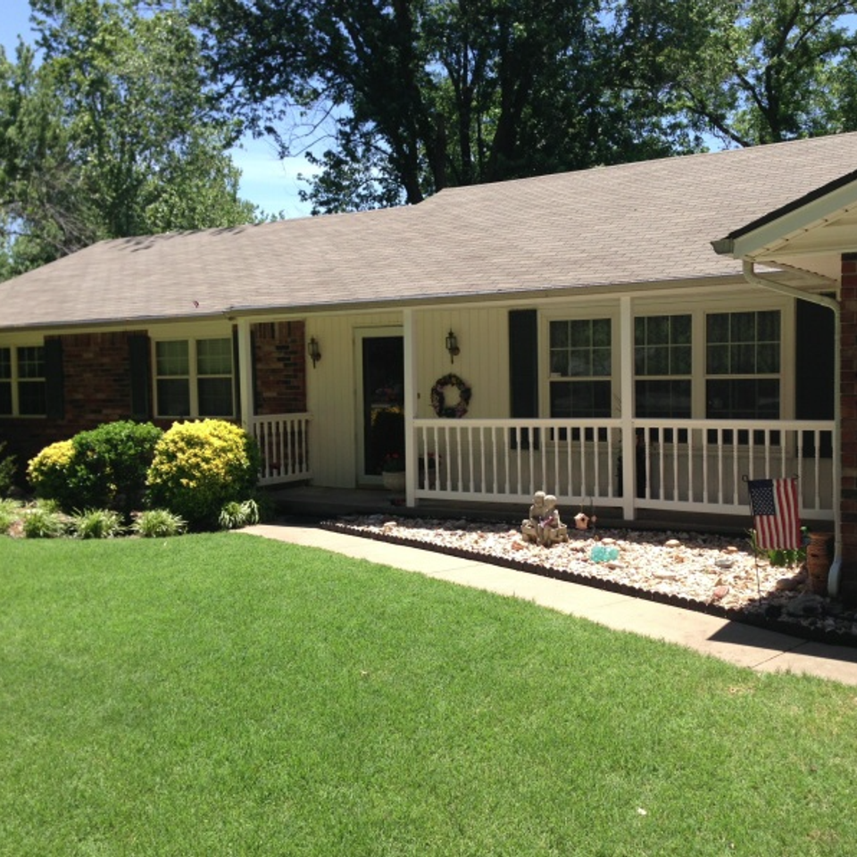 Midland vinyl fence   deck company   tulsa and coweta  oklahoma   vinyl metal wood fence sales and installation   outdoor living  railing   white vinyl railing on porch20170611 18629 1c1r9o4