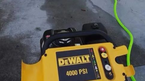 A DeWalt 4000 PSI power wash machine