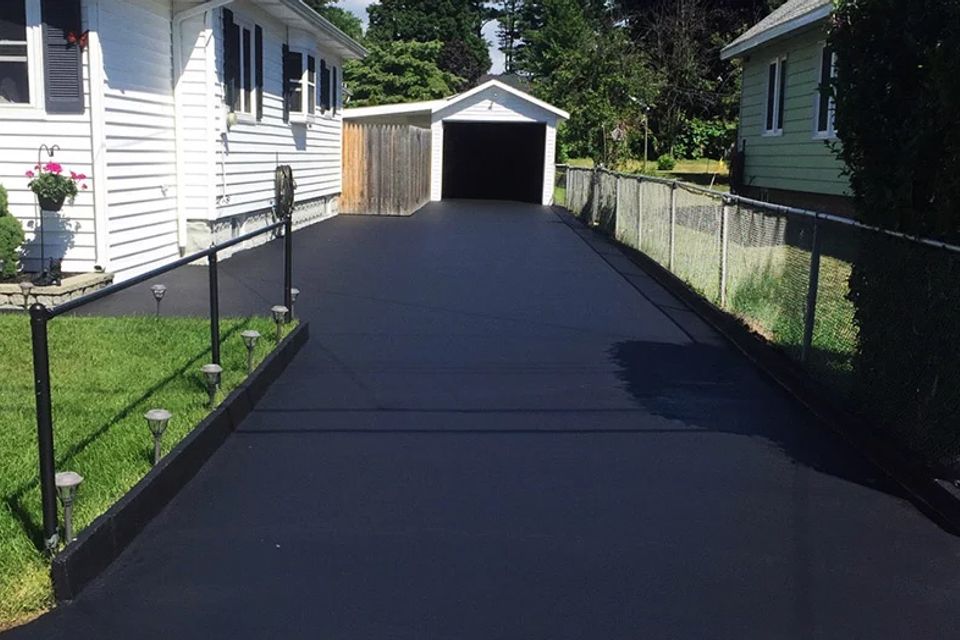 Asphalt sealcoating