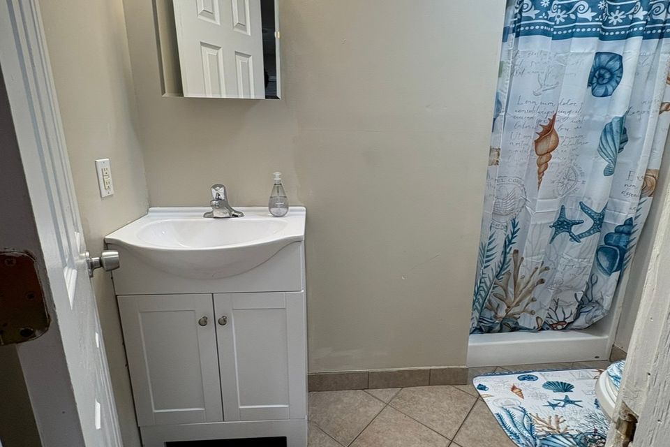 Spencer down bathroom