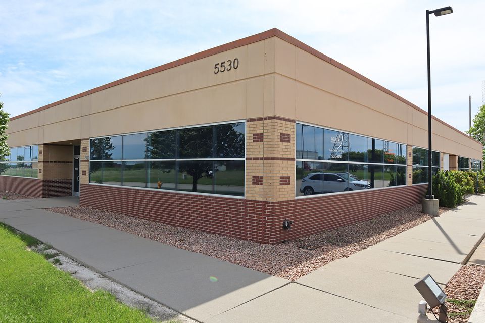 Pic of corner of office bldg