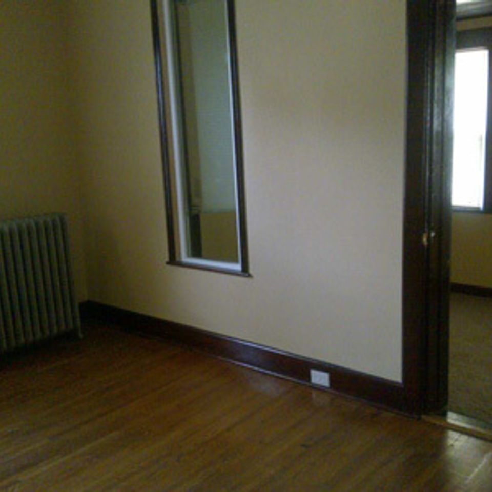 3408 columbus livingroom