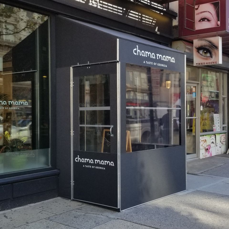 Chama Mama, Manhattan. Branded seasonal vestibule.