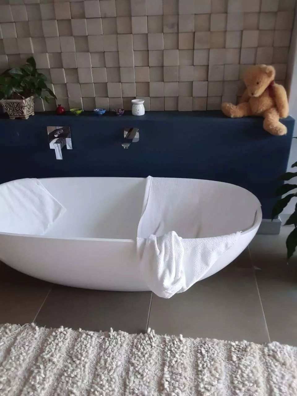 Round lake bath tub services
