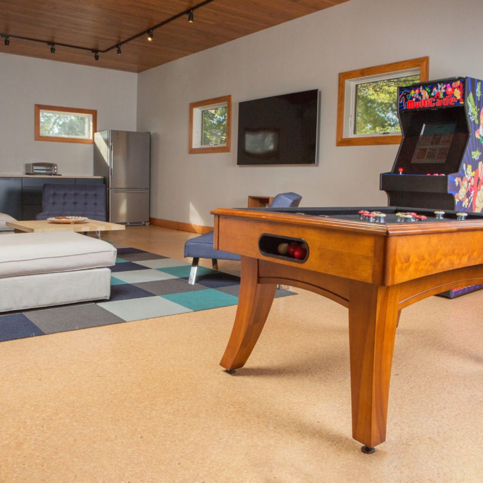 Recreation room with EverStone Flakes flooring