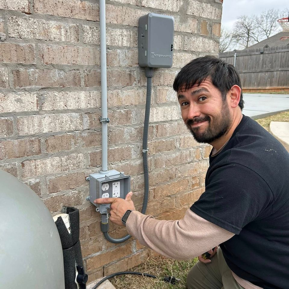 Luis outside outlet