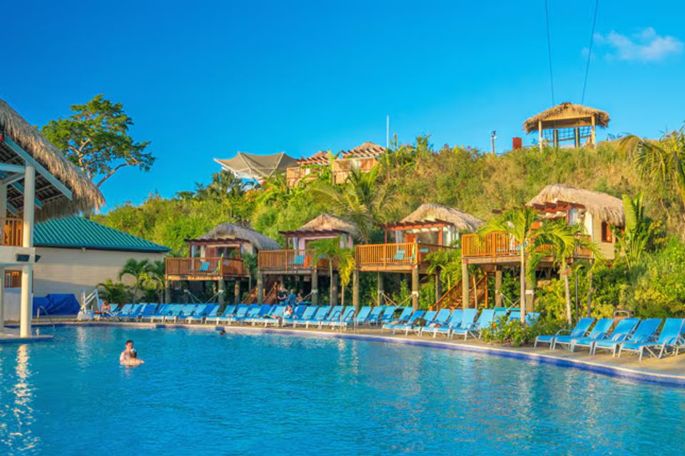 Carnival caribbean port amber cove 4