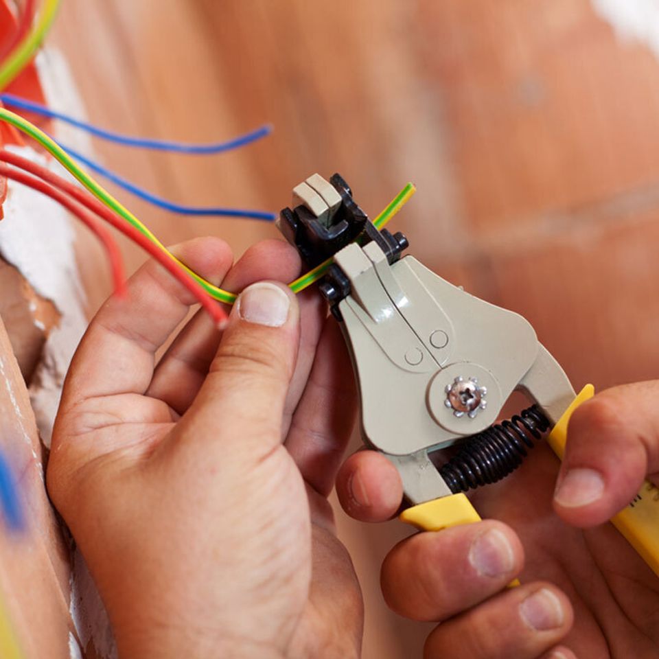 Homeguide electrical wiring installation of outlets and switches