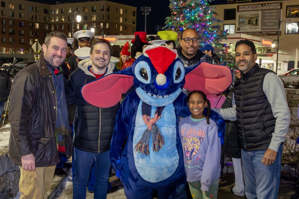 2025 kelley square tree lighting photos (196)