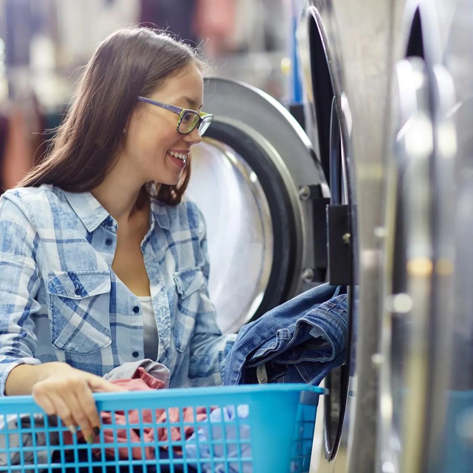 Cleaning laundry