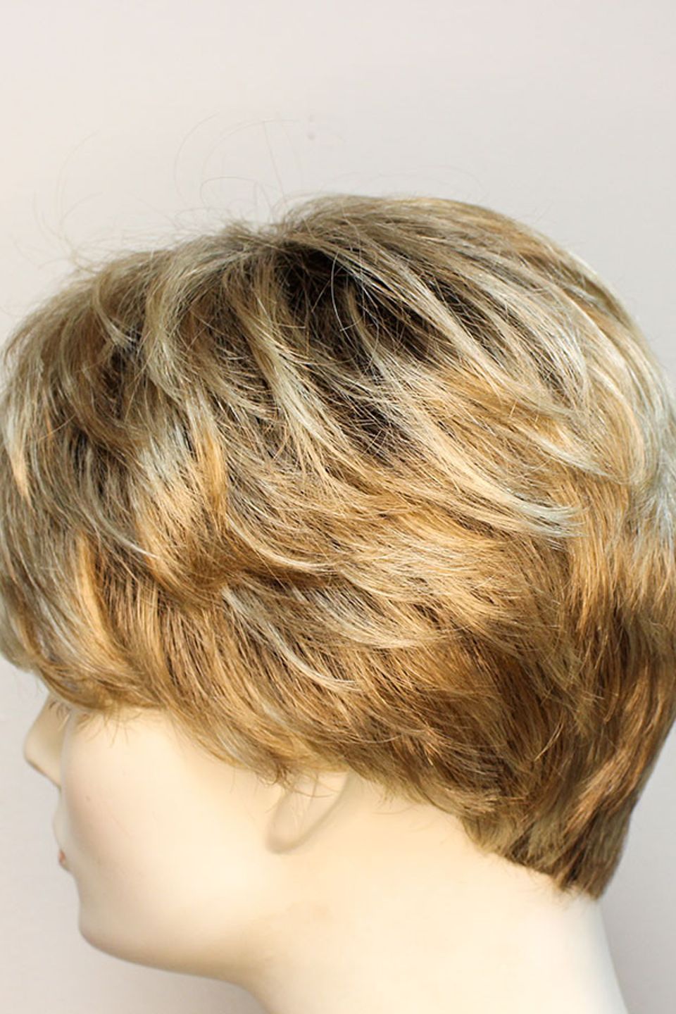 Blonde   brown roots short straight 4