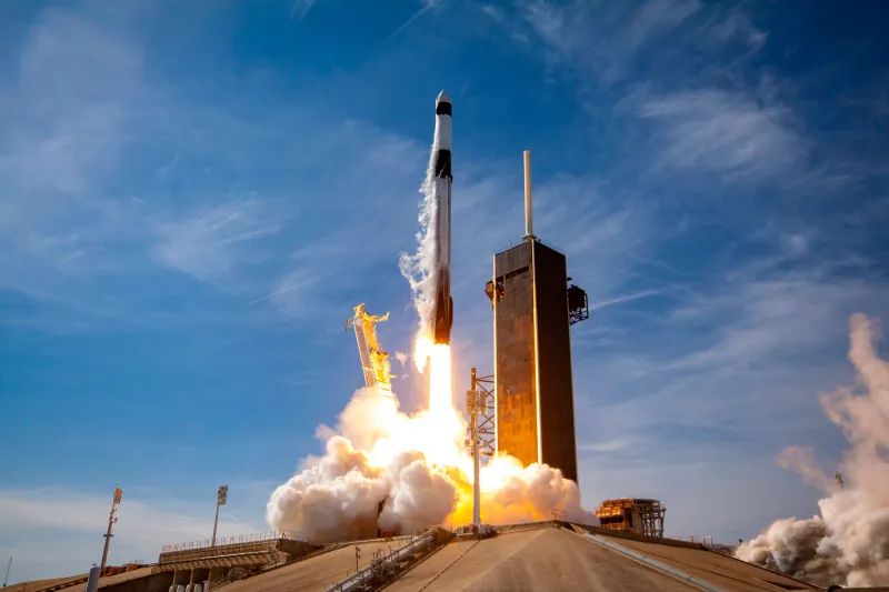 Spacex crrockets 21 lift off 800x533