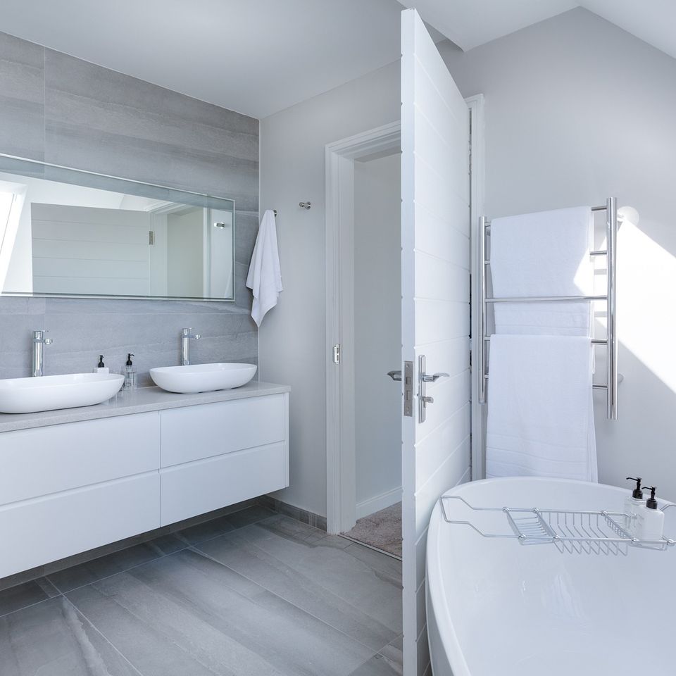 Modern minimalist bathroom 55e1d4464e 1920