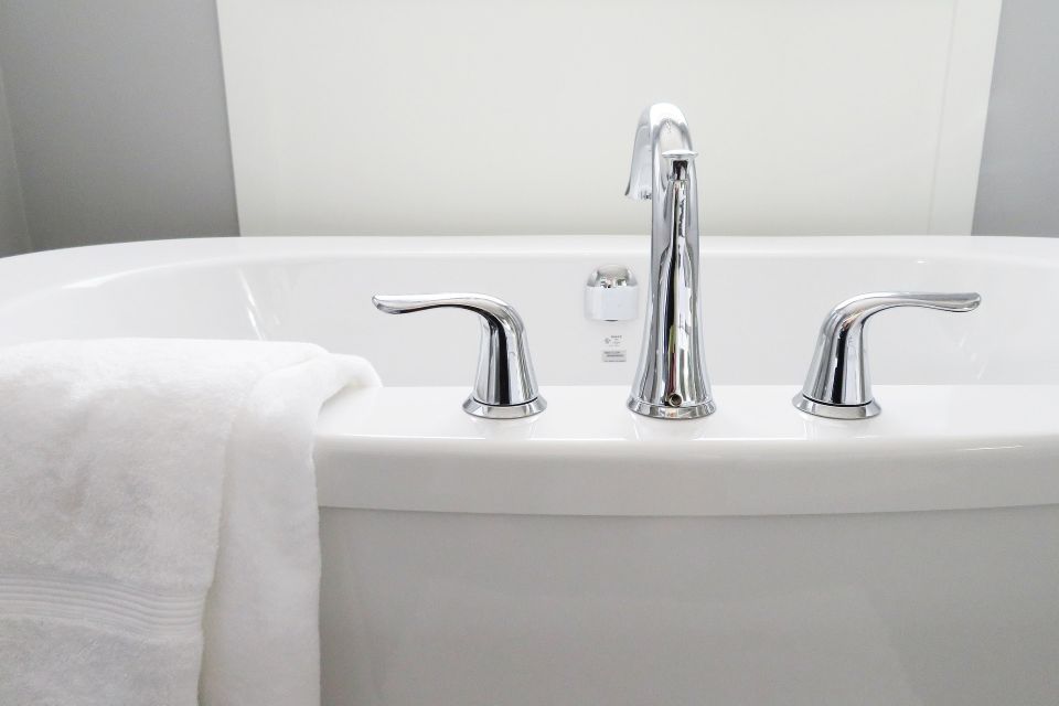 Erikawittlieb bathtub g4dcd7d485 1920