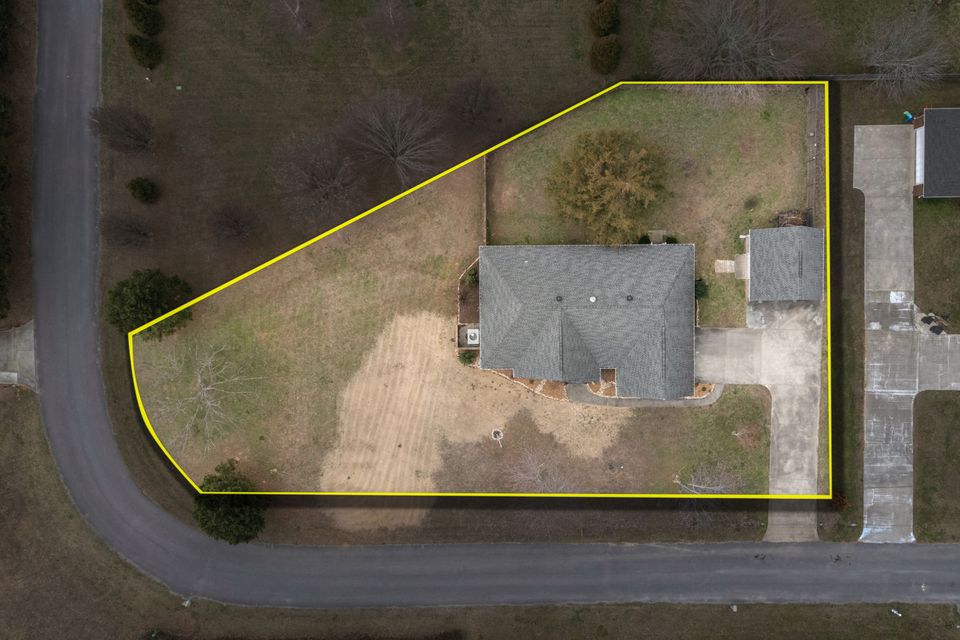 56 web or mls 61 old mill way   clear lens real estate photography 60