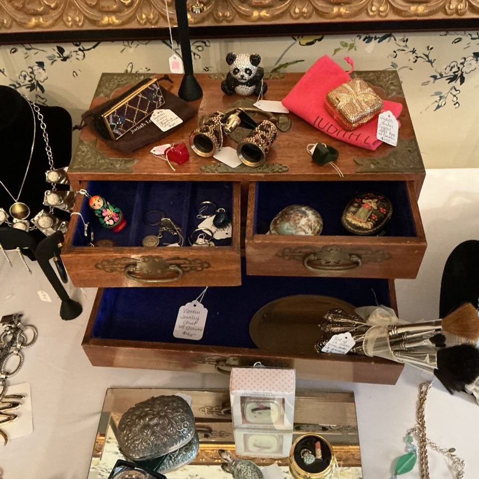 Larrison estate sales woodfield cincinnati045