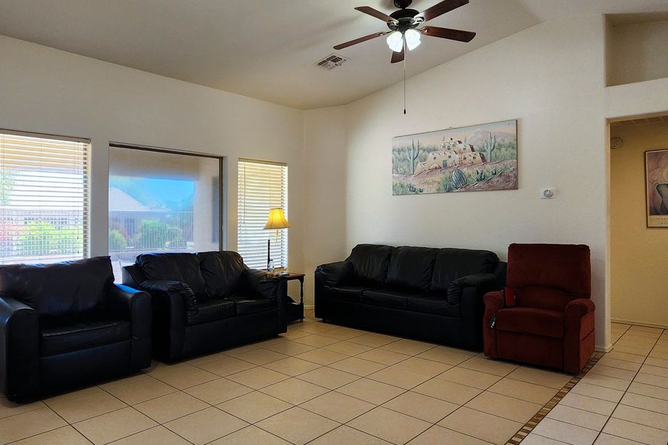 Living room 4