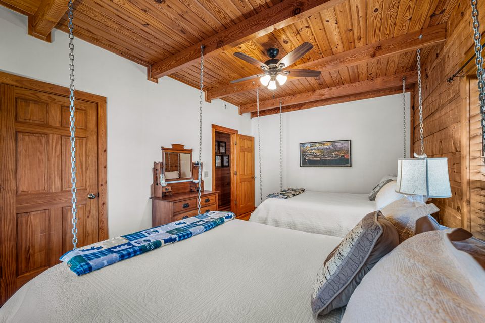 Beulah   swinging bed.2