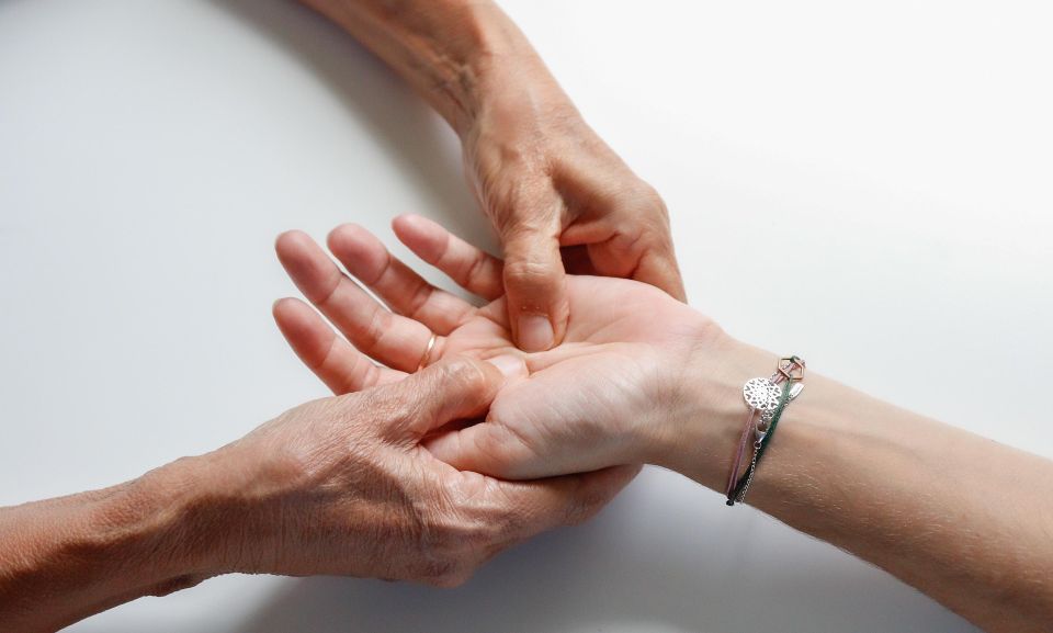 Hand massage g20f84ca9d 1920