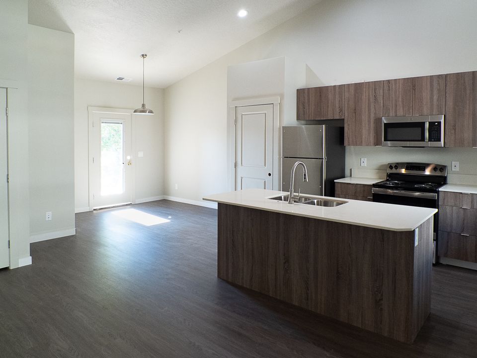 Middle   living breakfast area caldwell id apartment