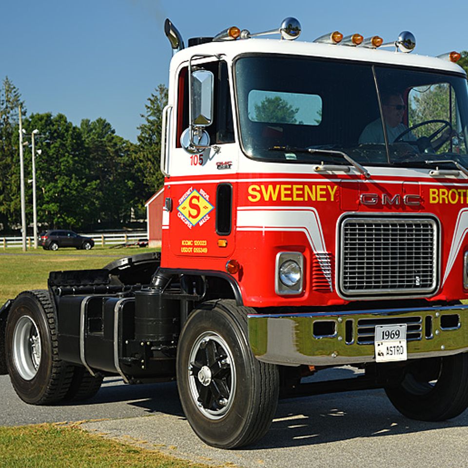 851 9733