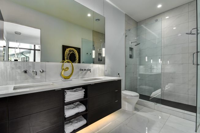 Whitehaven guest bathroom