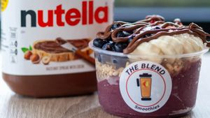 Create-A-Bowl Large size with customizable base, fruit, toppings, and drizzles.