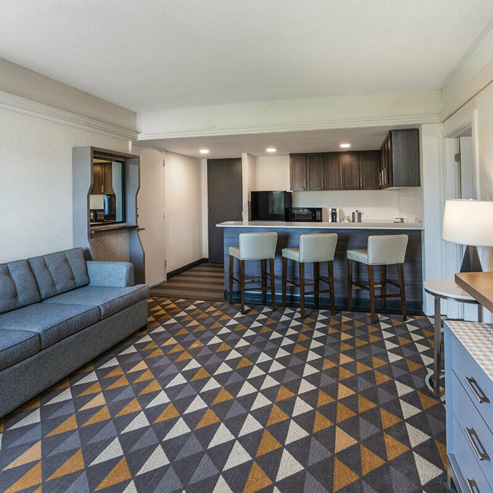 Double queen suite living room