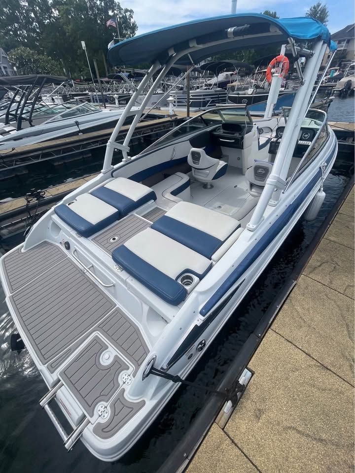 2023 crownline