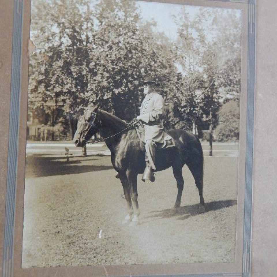 Albumen  confederate colonel heiskell on horseback ucv files820170915 6035 1f7l16c