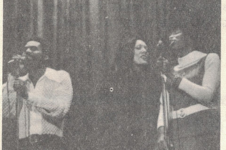 1972b reba with perry morgan and sandra crouch
