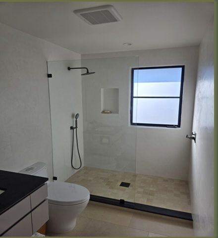 Greenfield Way St Helena bathroom before