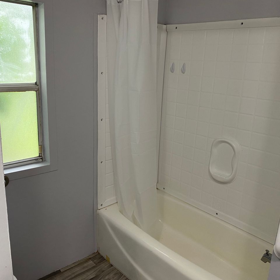Lot 15 master bath tub