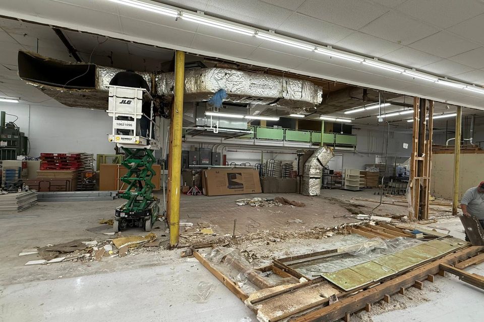 Expanding store front