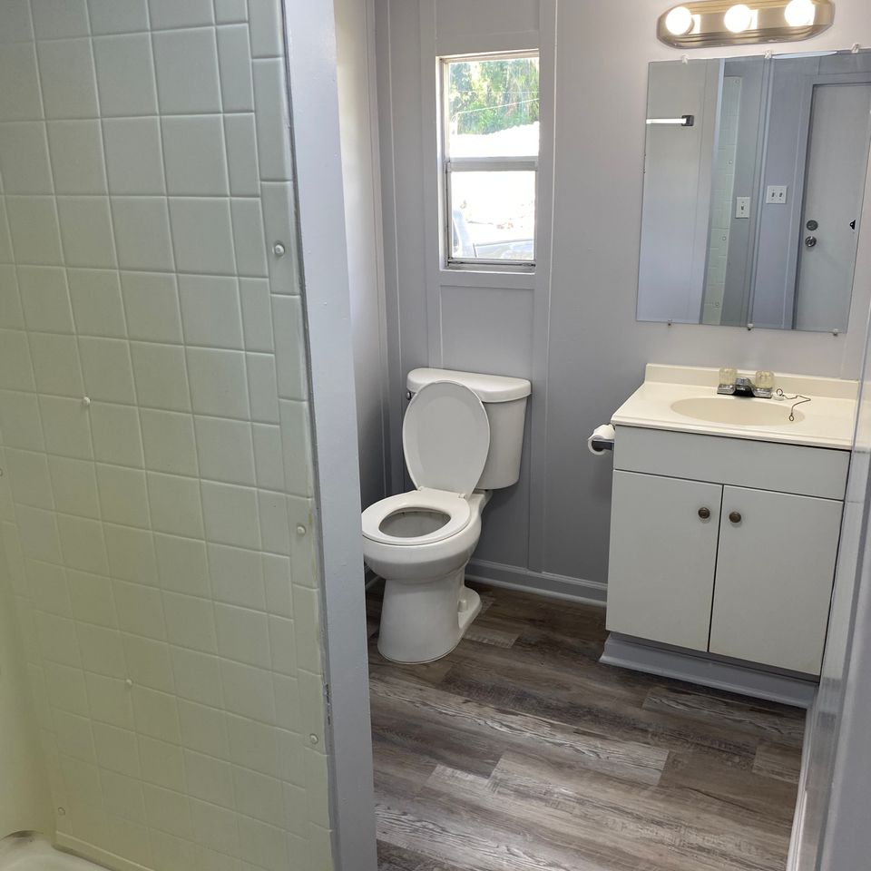 Lot 40 bath