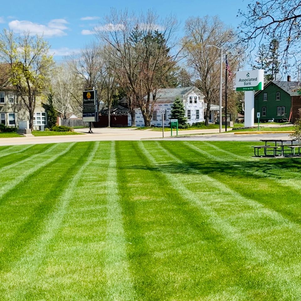 commercial lawn mowing company