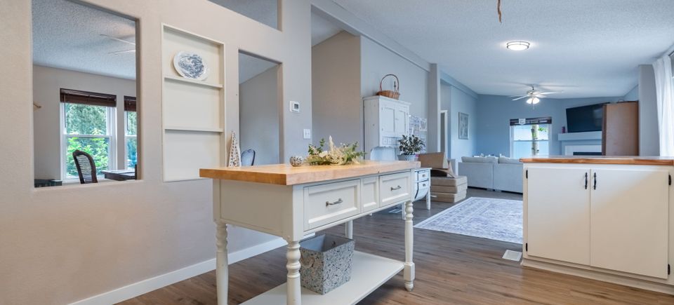 21 web or mls 8 bassick ln 21 (2)