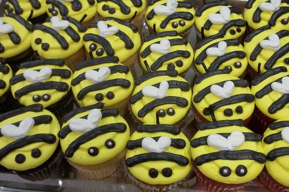 0426 bee cup cake