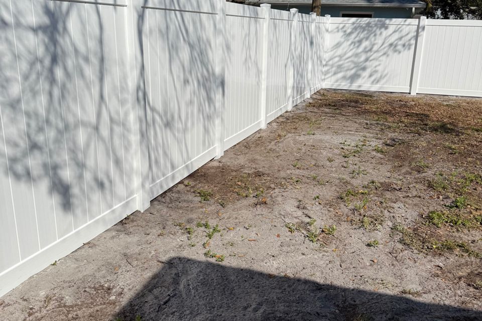 Kanter fence company white vinyl fence installation sarasota bradenton palmetto lakewood ranch bayshore gardens the meadows commercial fence repair handyman near sarasota a7166005 ae03 487b ba86 bbc5b56fbf03