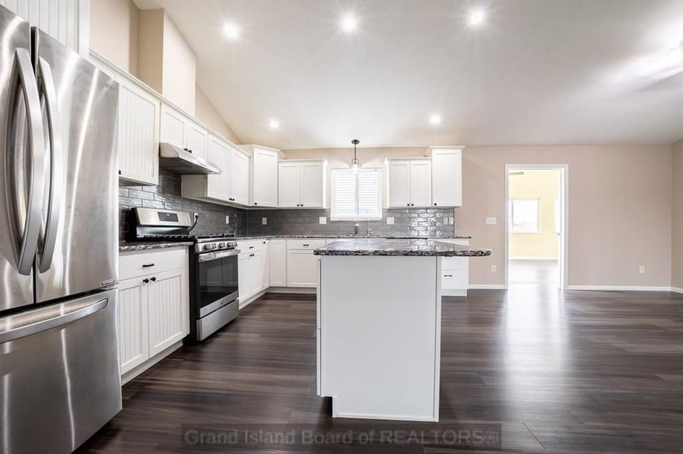 2104 ebony lane grand island a 8