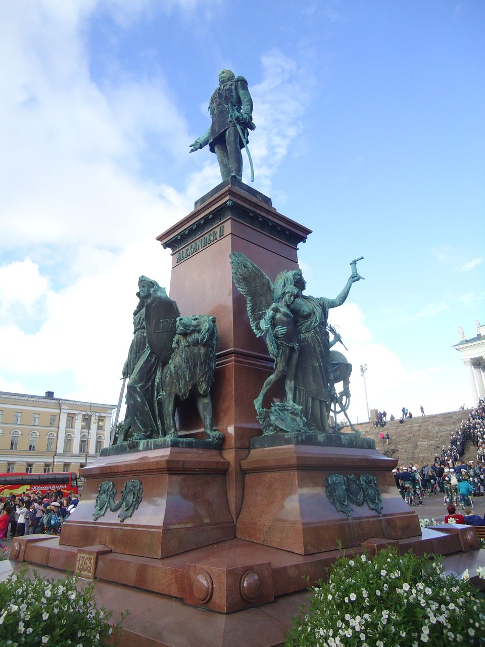 Helsinkistatue