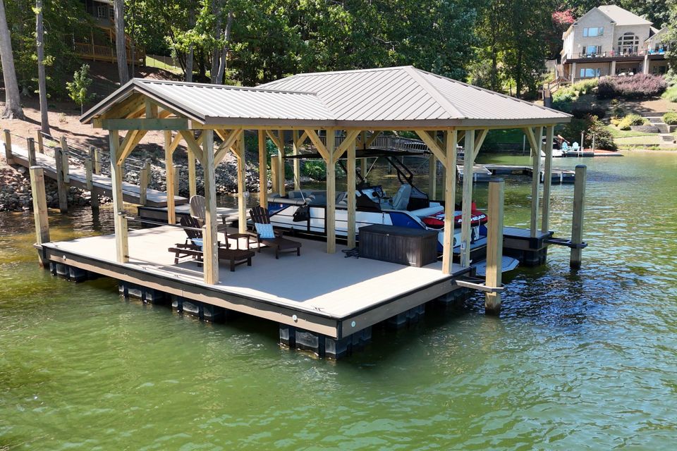 Chiappelli gable deck