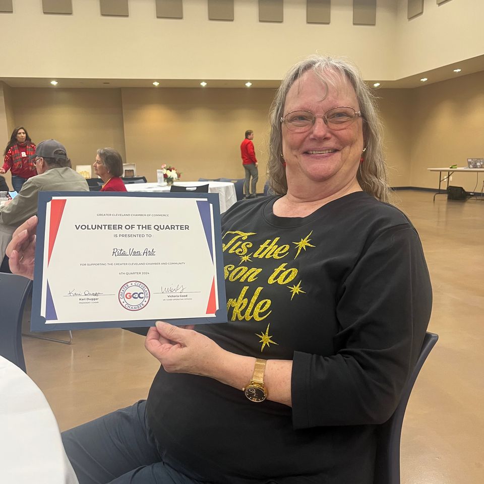 Rita von arb   owner sari's creations   cleveland chamber of commerce volunteer of the quarter award