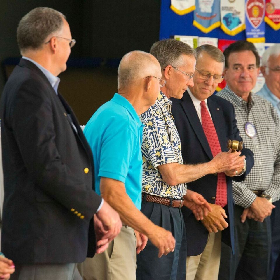 Rotary passing gavel 320170629 9338 ajy67z
