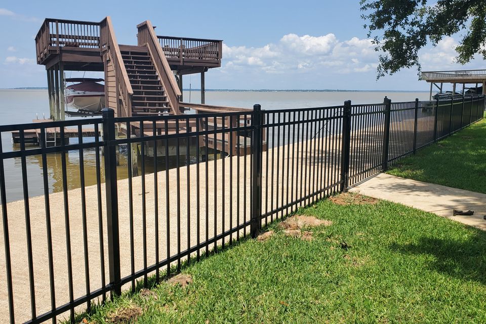 Gate