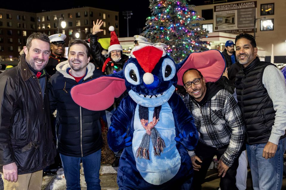 2025 kelley square tree lighting photos (195)