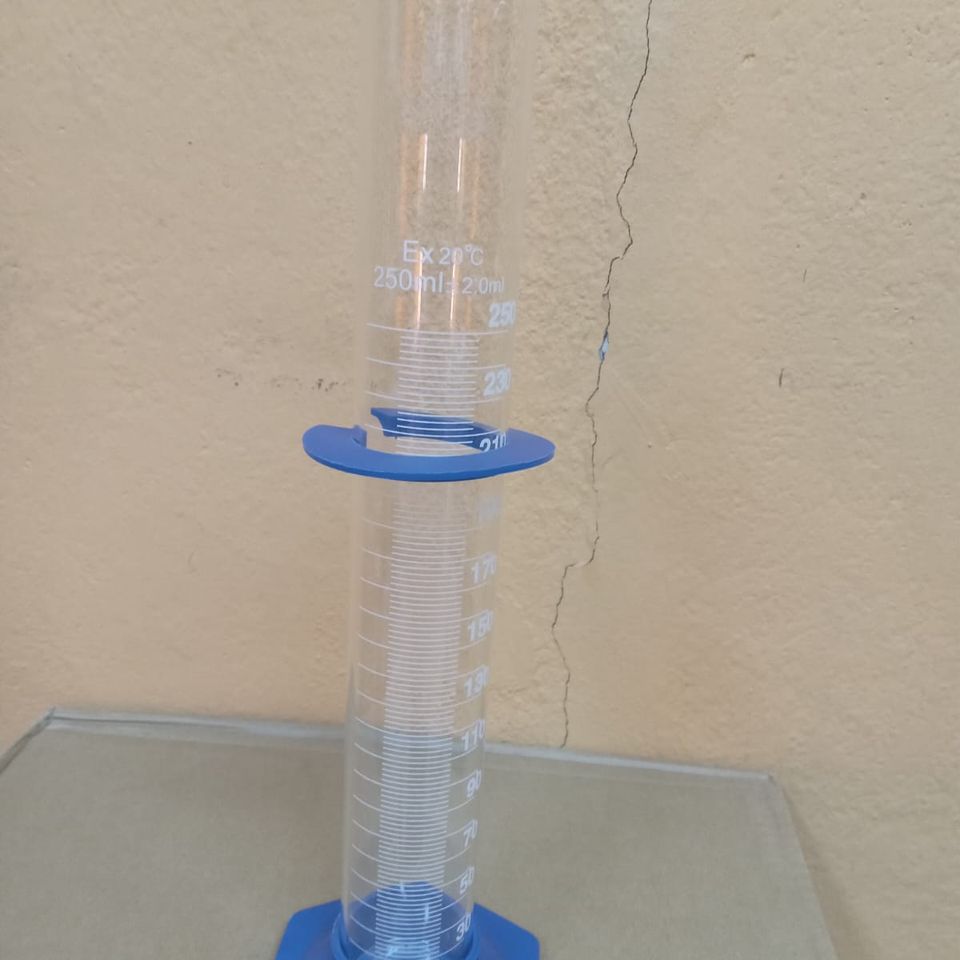 Cylinder glass with plastic hex base 250ml