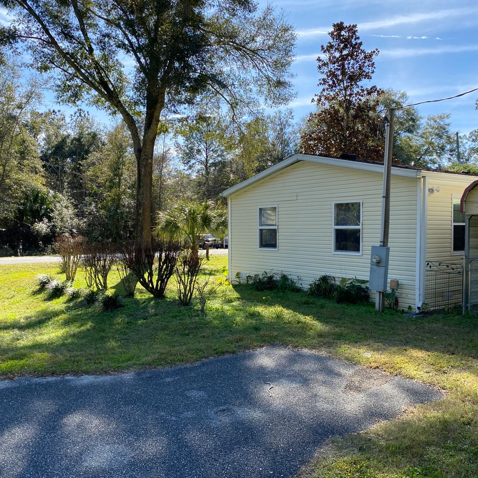 1375 side yard