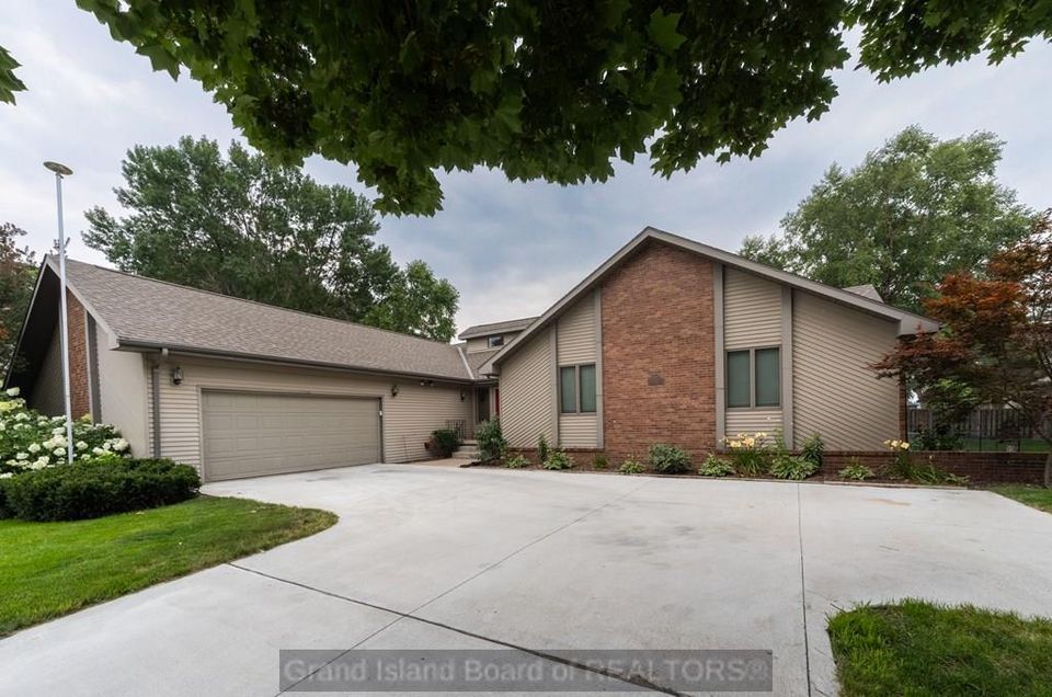 3127 woodridge blvd grand island ne 68801 f 1